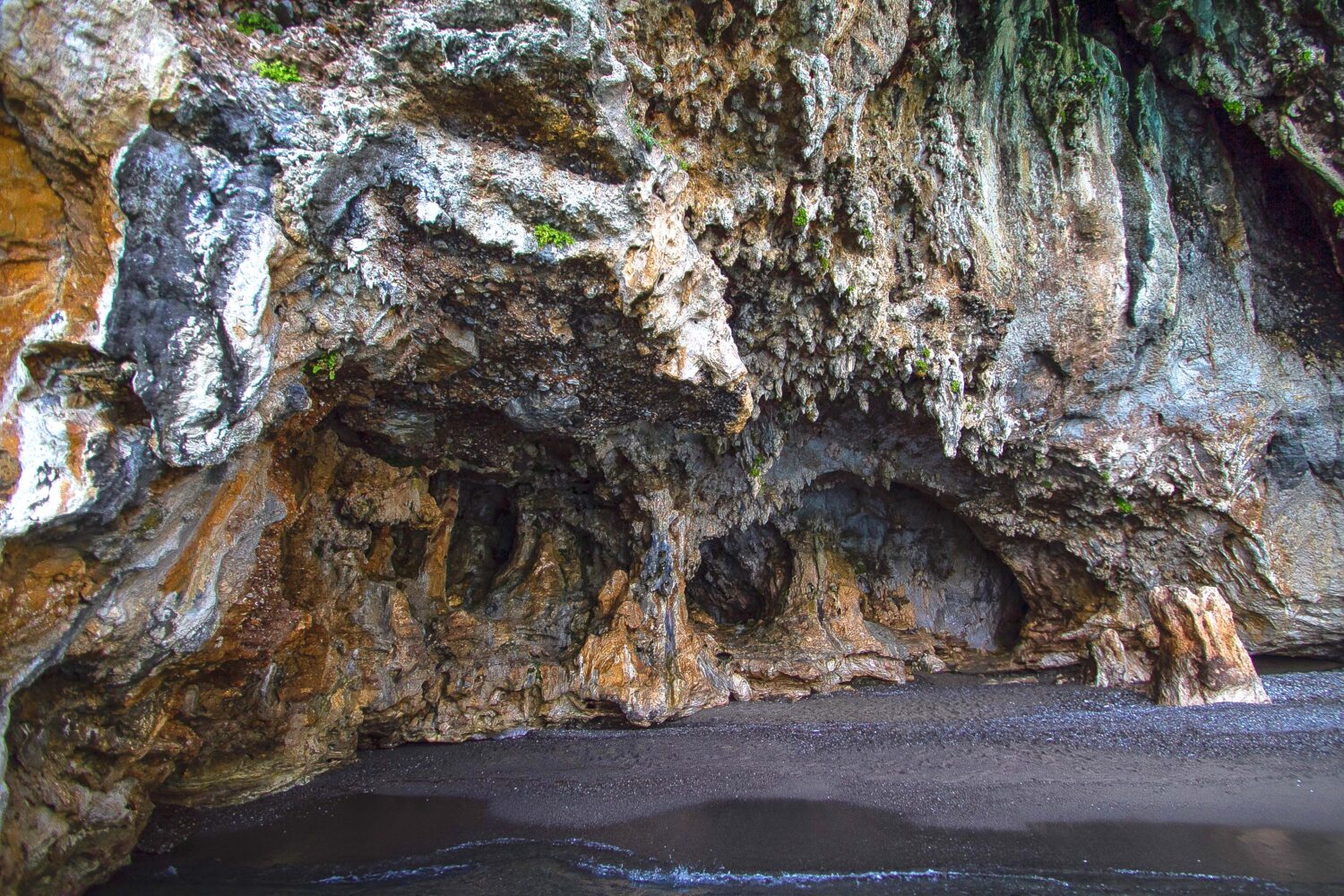 La Grotta delle Ossa